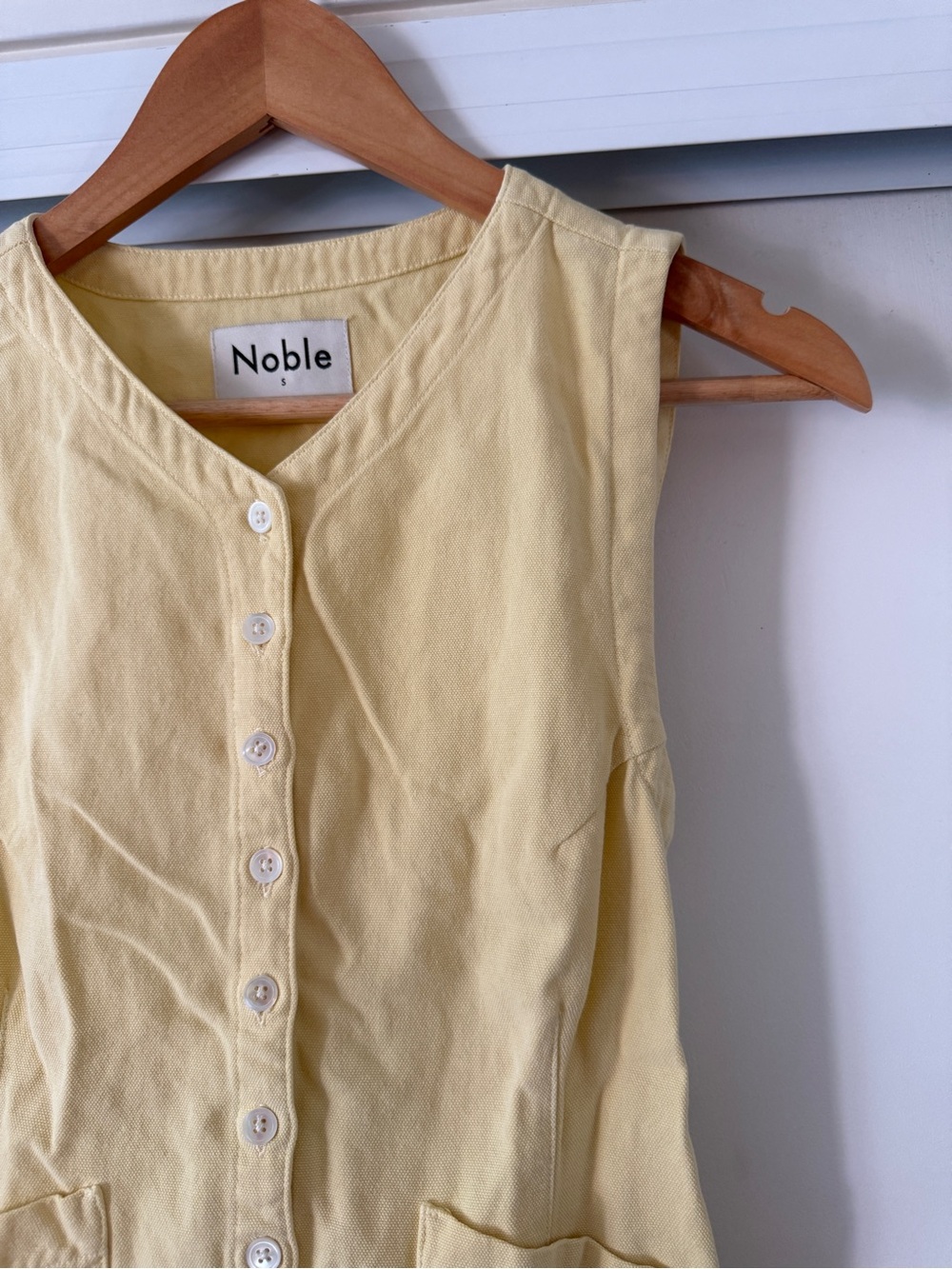 Noble Clothing Sleeveless Vest - Picture 4 of 6